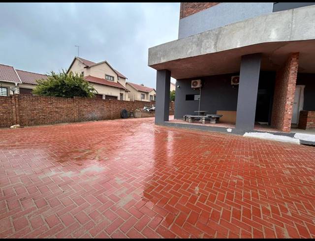 INDUSTRIAL PROPERTY TO RENT IN HALFWAY GARDENS